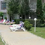 Debbies 2 Bed With Pool And Garden Views Sunny Beach