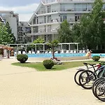 Lejlighed Debbies 2 Bed With Pool And Garden Views