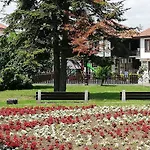 Debbies 2 Bed With Pool And Garden Views Lejlighed