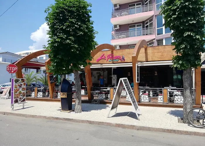 Debbies 2 Bed With Pool And Garden Views Daire *