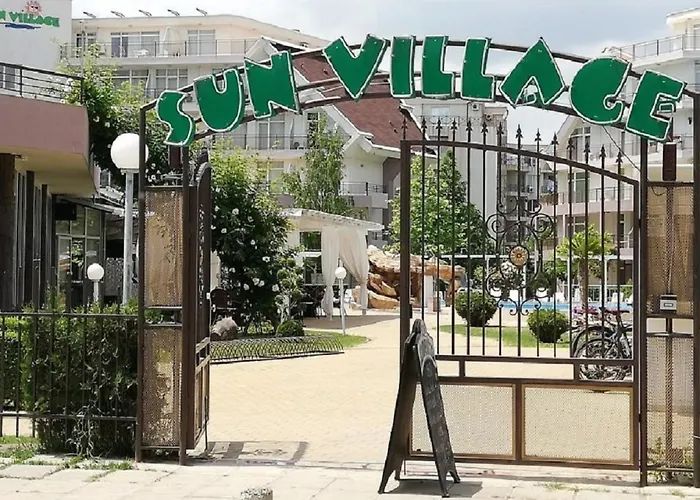 Debbies 2 Bed With Pool And Garden Views