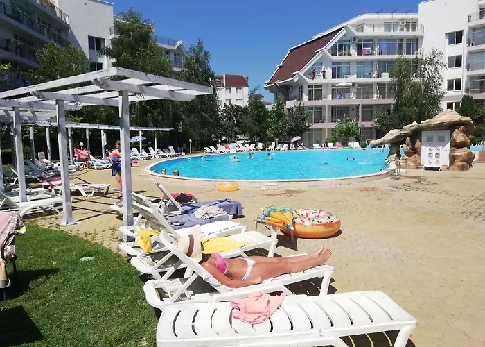 Debbies 2 Bed With Pool And Garden Views * Sunny Beach