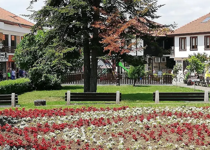 Debbies 2 Bed With Pool And Garden Views Daire