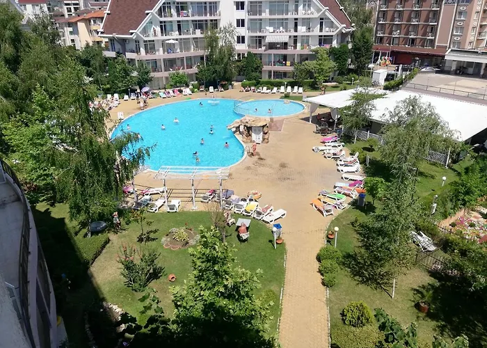 Debbies 2 Bed With Pool And Garden Views Daire Sunny Beach