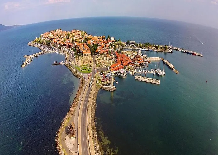 Daire Debbies 2 Bed With Pool And Garden Views Sunny Beach