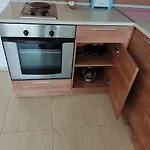 Debbies 2 Bed With Pool And Garden Views 아파트 써니비치