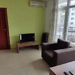 Debbies 2 Bed With Pool And Garden Views *