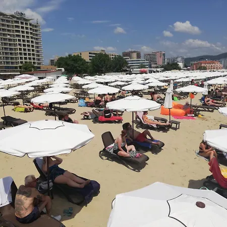 Apartman Debbies 2 Bed With Pool And Garden Views *