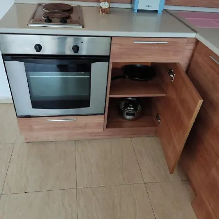 Debbies 2 Bed With Pool And Garden Views Апартаменты Солнечный берег