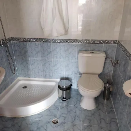 Debbies 2 Bed With Pool And Garden Views Солнечный берег