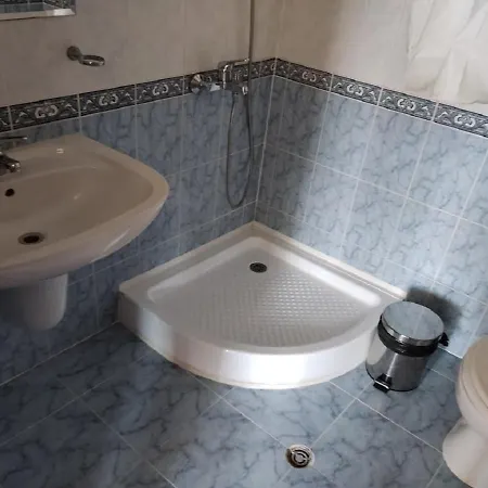Debbies 2 Bed With Pool And Garden Views * Солнечный берег