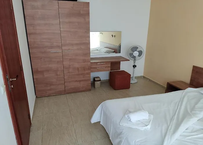 Lejlighed Debbies 2 Bed With Pool And Garden Views *