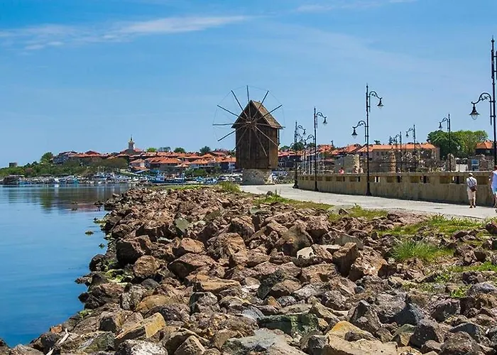 Debbies 2 Bed With Pool And Garden Views Sunny Beach