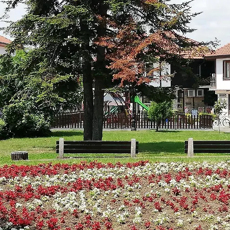 Debbies 2 Bed With Pool And Garden Views 아파트