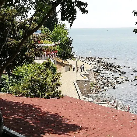 아파트 Debbies 2 Bed With Pool And Garden Views *
