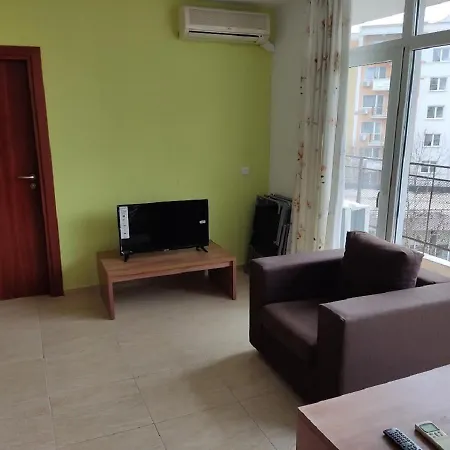 Debbies 2 Bed With Pool And Garden Views *