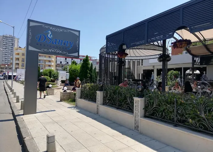 Debbies 2 Bed With Pool And Garden Views * סאני ביץ'