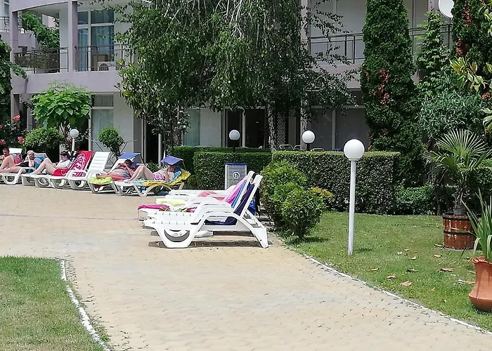 Debbies 2 Bed With Pool And Garden Views סאני ביץ'