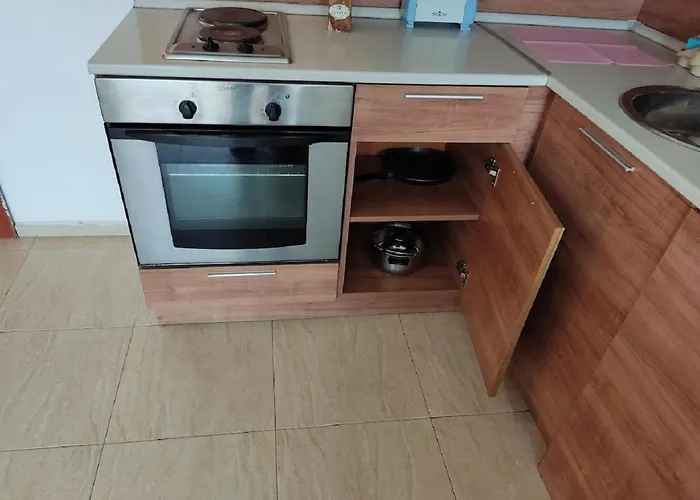 Debbies 2 Bed With Pool And Garden Views דירה סאני ביץ'