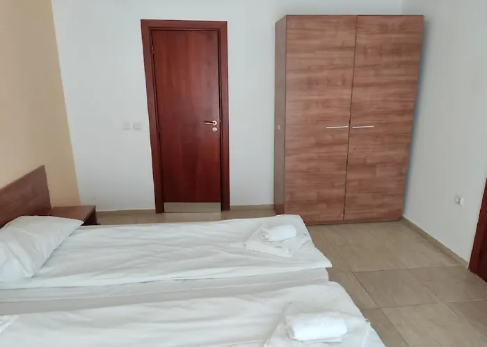 Debbies 2 Bed With Pool And Garden Views סאני ביץ'