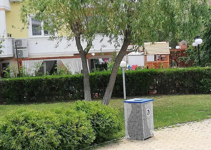 דירה Debbies 2 Bed With Pool And Garden Views סאני ביץ'