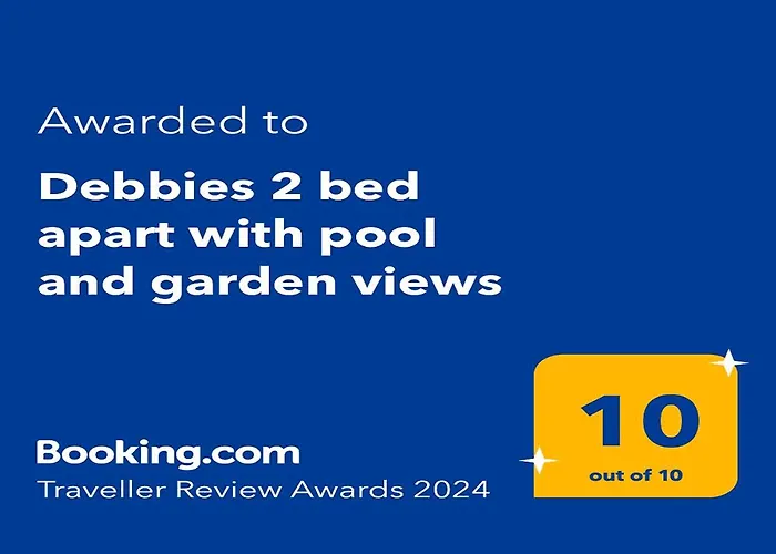 Debbies 2 Bed With Pool And Garden Views דירה